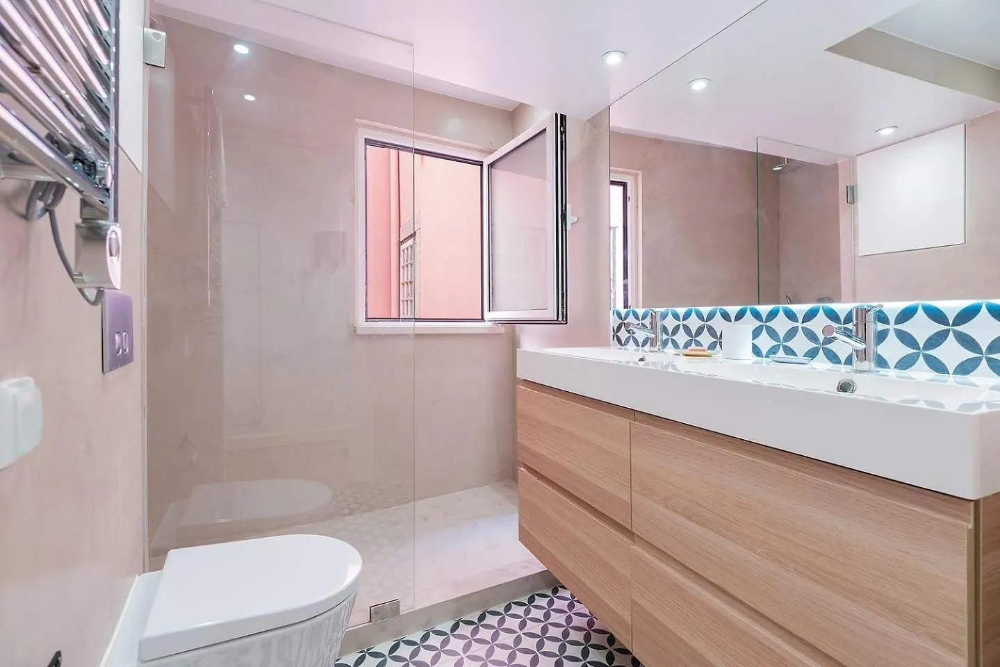 Cosy 2 Bed Flat With Terrace Near Av Liberdade Lejlighed Lisboa