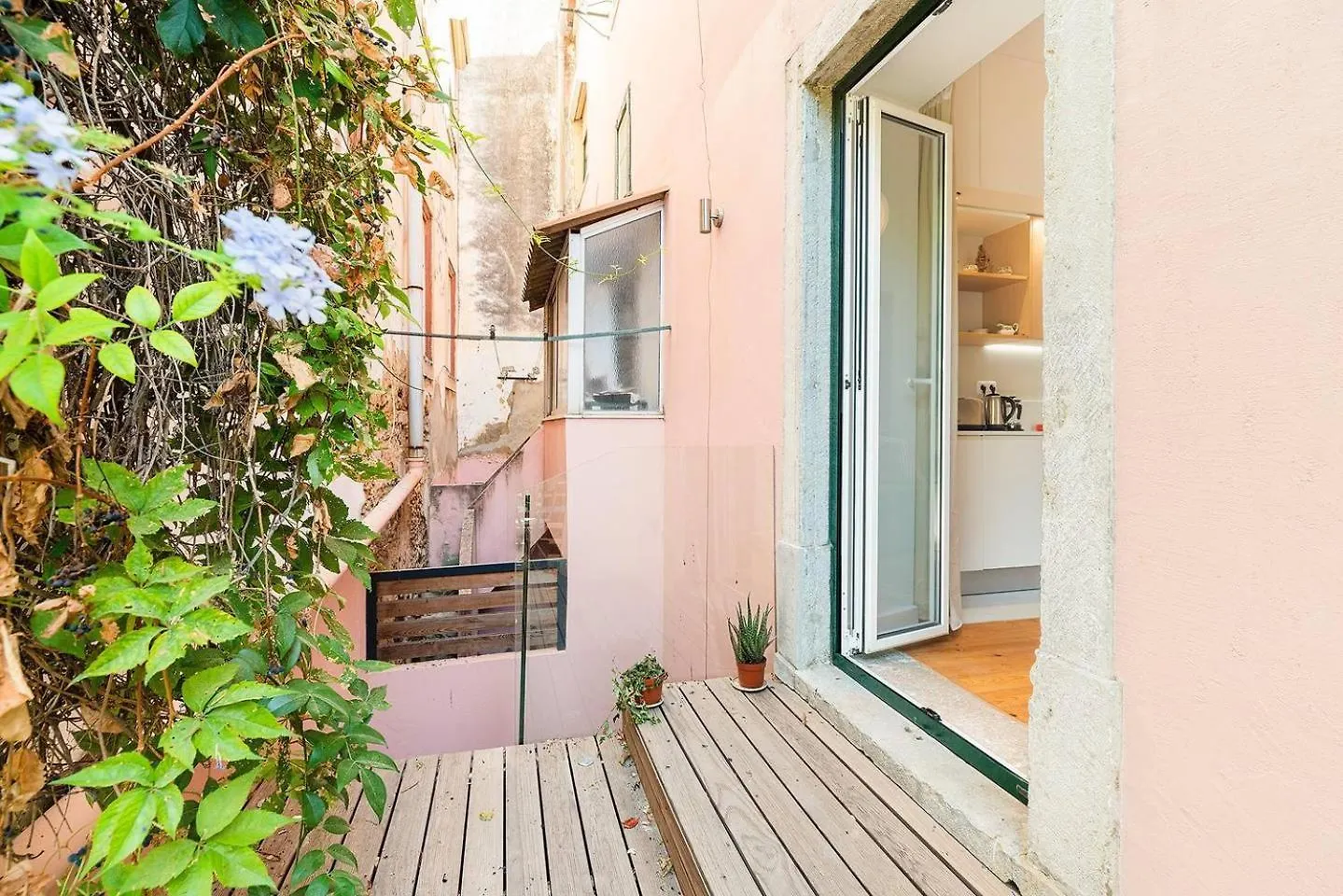 Cosy 2 Bed Flat With Terrace Near Av Liberdade Apartment Lisbon 0*,  Portugal